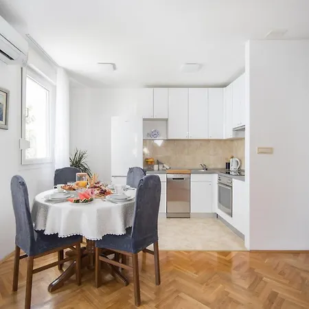 Apartment Maris *