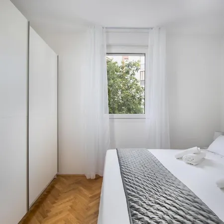 Maris Apartment *